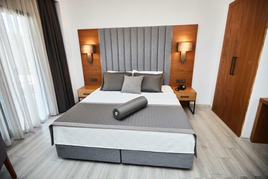 Ruwais Hotel Cesme Exterior foto